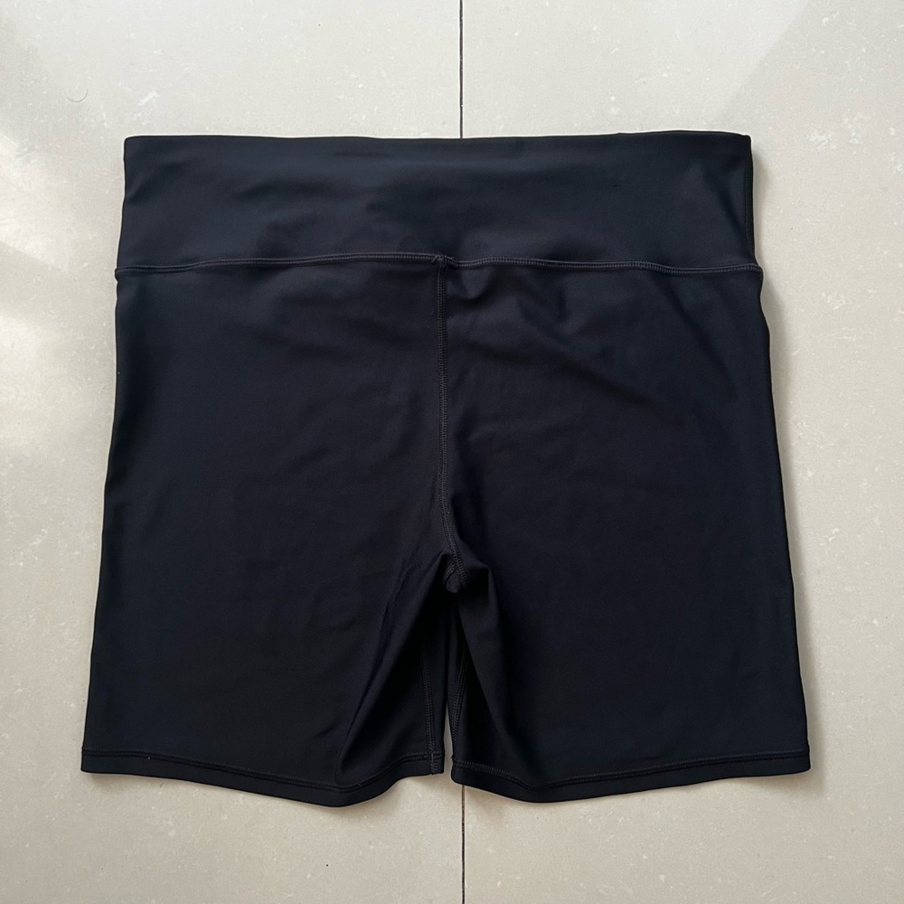 Under Armour Women's Black Bike Shorts - Picture 2 of 2